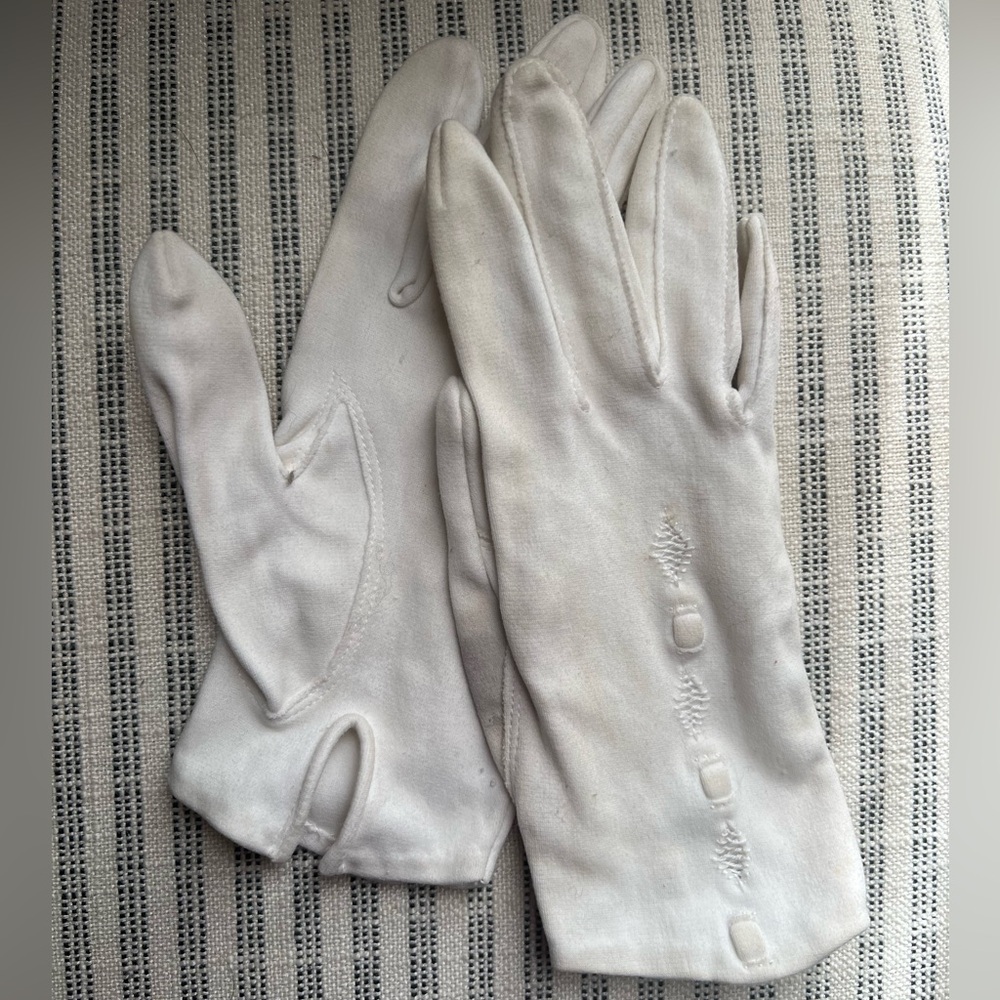 Vintage White Ladies’ Gloves